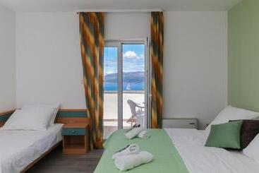 هتل Downtown Private Rooms