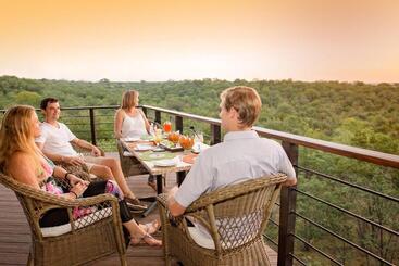 هتل Victoria Falls Safari Club