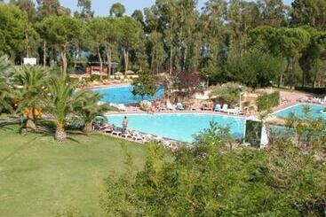 هتل Villaggio Santandrea Resort