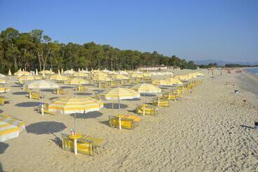 هتل Villaggio Santandrea Resort