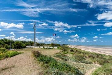 Appartement Spacieux Avec Balcon   à 50m De La Plage