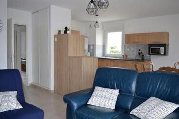 Appartement Spacieux Avec Balcon   à 50m De La Plage