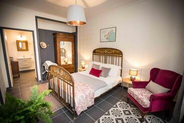 تختخواب و صبحانه Carcassonne Townhouse