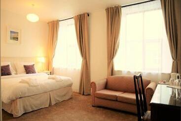 تختخواب و صبحانه Dingle Garden Townhouse