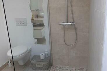 تختخواب و صبحانه Centre Ville, Chambre Indépendante 20m2 Et Sa Salle De Bain Privée