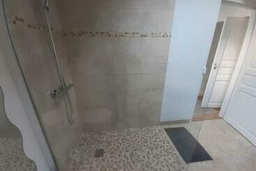 تختخواب و صبحانه Centre Ville, Chambre Indépendante 20m2 Et Sa Salle De Bain Privée