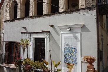 تختخواب و صبحانه Residenza Porta Di Mare