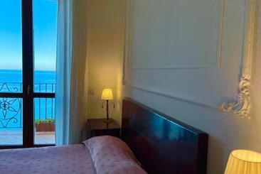 تختخواب و صبحانه Residenza Porta Di Mare
