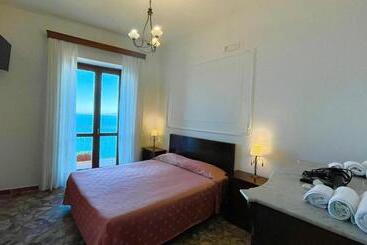 تختخواب و صبحانه Residenza Porta Di Mare