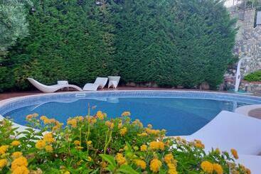 تختخواب و صبحانه Villa Fontana Saia