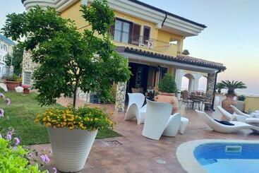 تختخواب و صبحانه Villa Fontana Saia