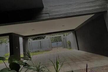 Casa De Huéspedes La Escondida
