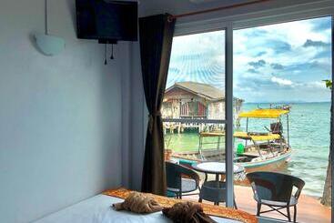 پانسیون Seaside Home