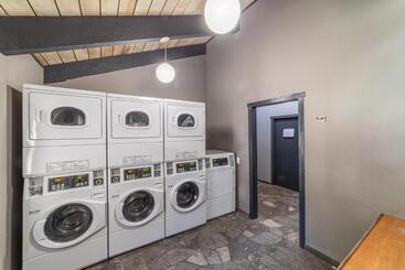 483 Steps To The Slopes Canyon Lodge   Cozy Renovated Mammoth Townhome