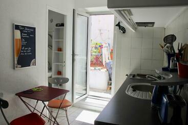 هاستل Au Petit Chez Soi