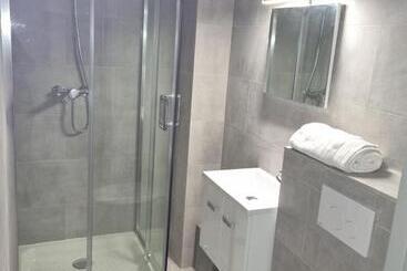 تختخواب و صبحانه L Auberge Galeria
