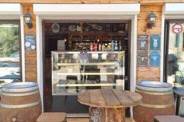 تختخواب و صبحانه L Auberge Galeria