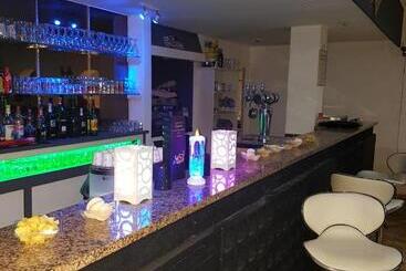 تختخواب و صبحانه L Auberge Galeria