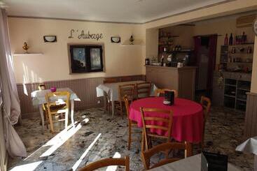 تختخواب و صبحانه L Auberge Galeria