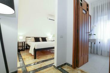 تختخواب و صبحانه Starhost   Golden Suite