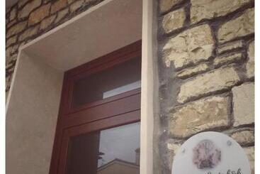 Festina Lente B&b