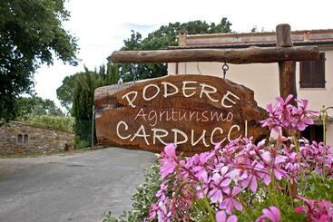 هتل Agriturismo Podere Carducci