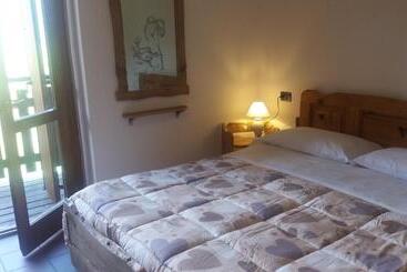 Rifugio Al Lago Del Mortirolo In Inverno Raggiungibile Solo A Piedi