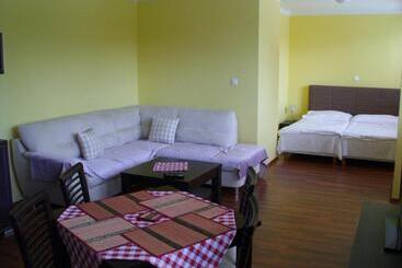 پانسیون Guest House Mladosť