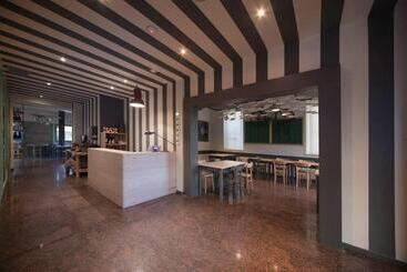 پانسیون Hostal Al Porto