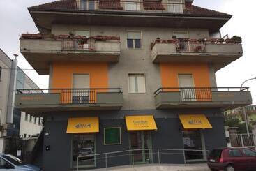 پانسیون Hostal Al Porto