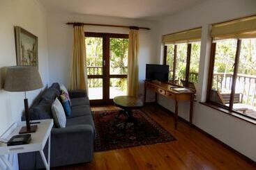 پانسیون Protea Guest House