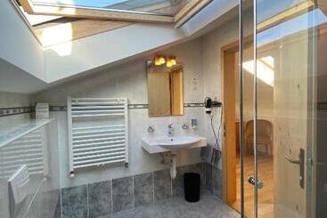 تختخواب و صبحانه Garni Residence Trocker