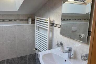 تختخواب و صبحانه Garni Residence Trocker