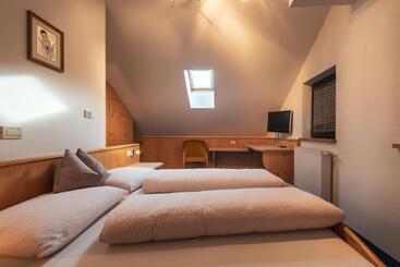 تختخواب و صبحانه Garni Residence Trocker