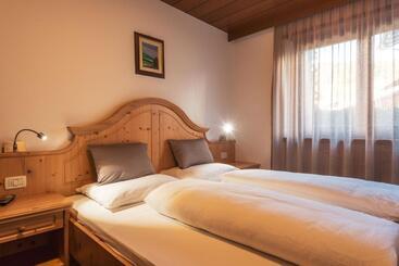 تختخواب و صبحانه Garni Residence Trocker