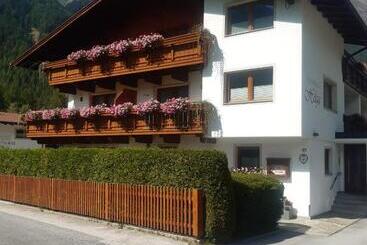 تختخواب و صبحانه Gästehaus Helga