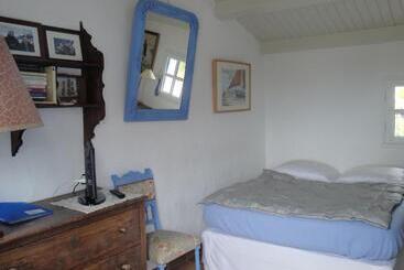 Le Buzet Bleu Bed & Breakfast