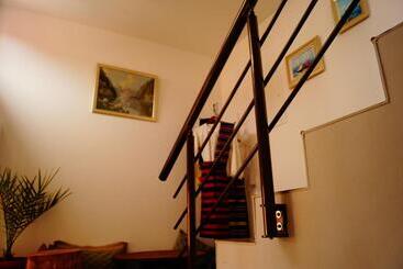 پانسیون Guest House Dara