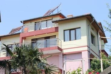 پانسیون Guest House Dara