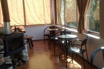 پانسیون Guest House Dara