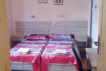 پانسیون Guest House Dara