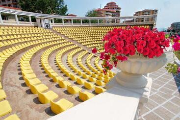 استراحتگاه Atrium Beach Hotel All Inclusive