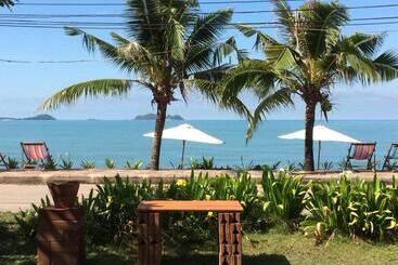 استراحتگاه Ruen Thai Rim Haad
