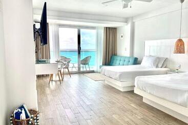 The Ocean Vibes Suites By Casa Paraiso