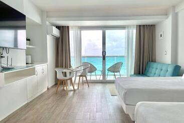 The Ocean Vibes Suites By Casa Paraiso