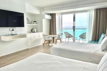 The Ocean Vibes Suites By Casa Paraiso