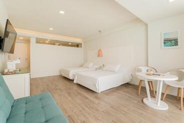 The Ocean Vibes Suites By Casa Paraiso