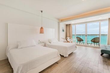 The Ocean Vibes Suites By Casa Paraiso