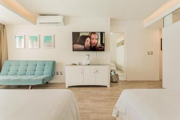 The Ocean Vibes Suites By Casa Paraiso