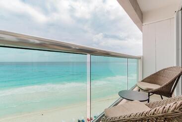 The Ocean Vibes Suites By Casa Paraiso
